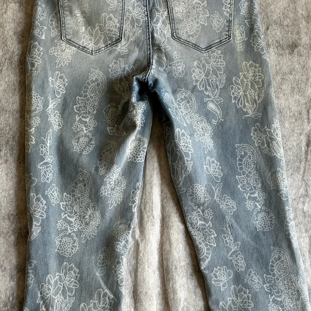 DG2 by Diane Gilman Floral Embroidered Cropped Jeans - Blue and Red - Picture 11 of 15